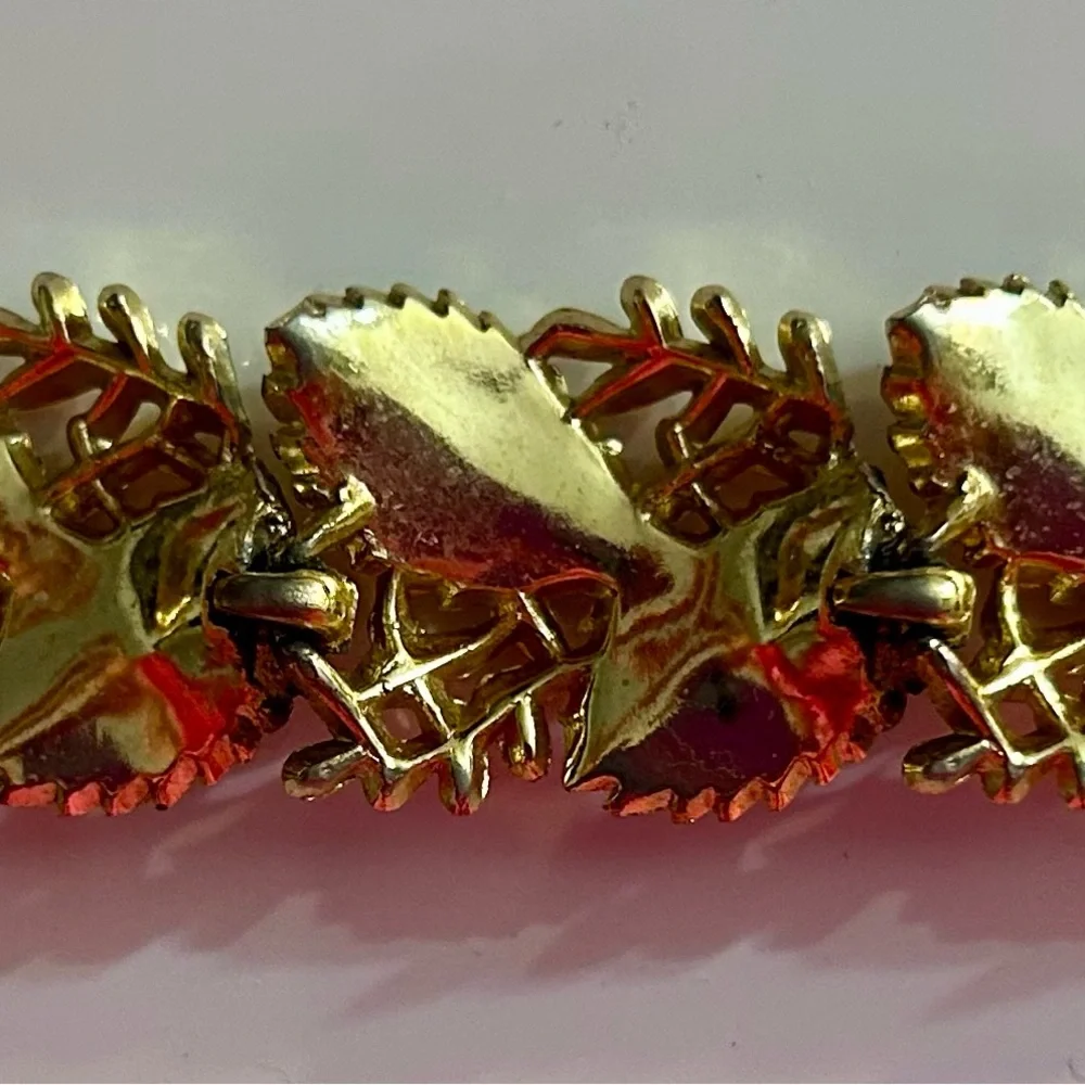EXQUISITE Crown TRIFARI grape leaf heavy vintage bracelet